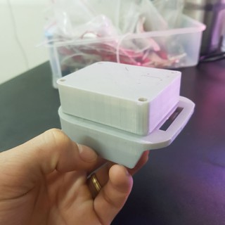 Sạc điện thoại dùng pin makita 14 18V 2 đầu ra 5V3A màu ngẫu nhiên