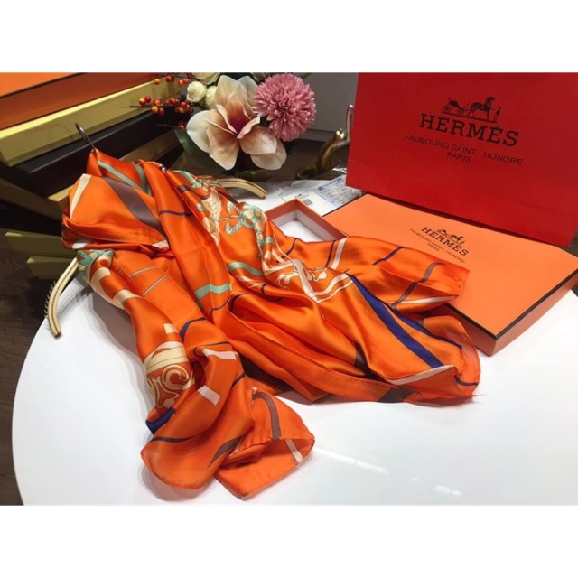 Khăn lụa hiệu Hm