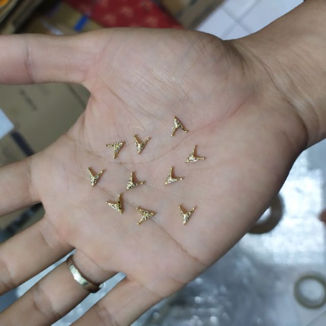 Charm gắn đá đắt tiền