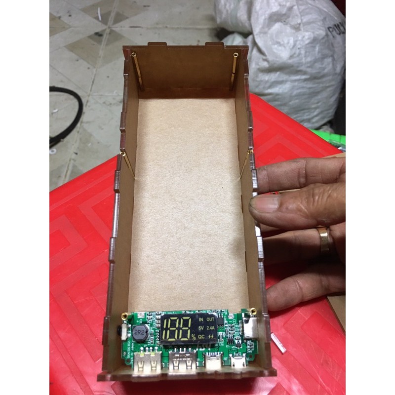 Mica box sạc dự phòng 8cell 18650  type C, IP, Micro