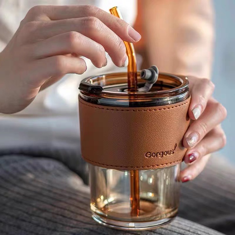 Cốc thủy tinh GorGous bọc da có nắp kèm ống hút, bình nước đẹp dung tích 420ml - 650ml