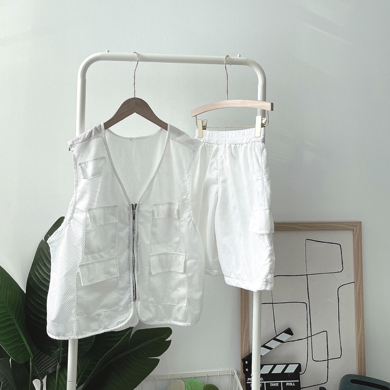 Set đồ gile giáp và quần lửng túi hộp màu trắng