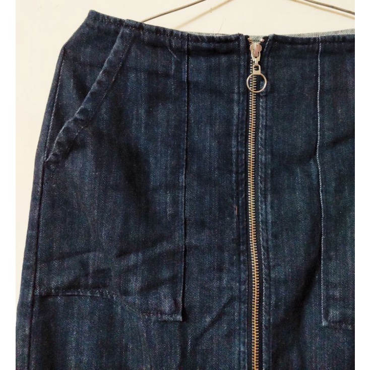 Thanh lý chân váy jean hiệu G.U