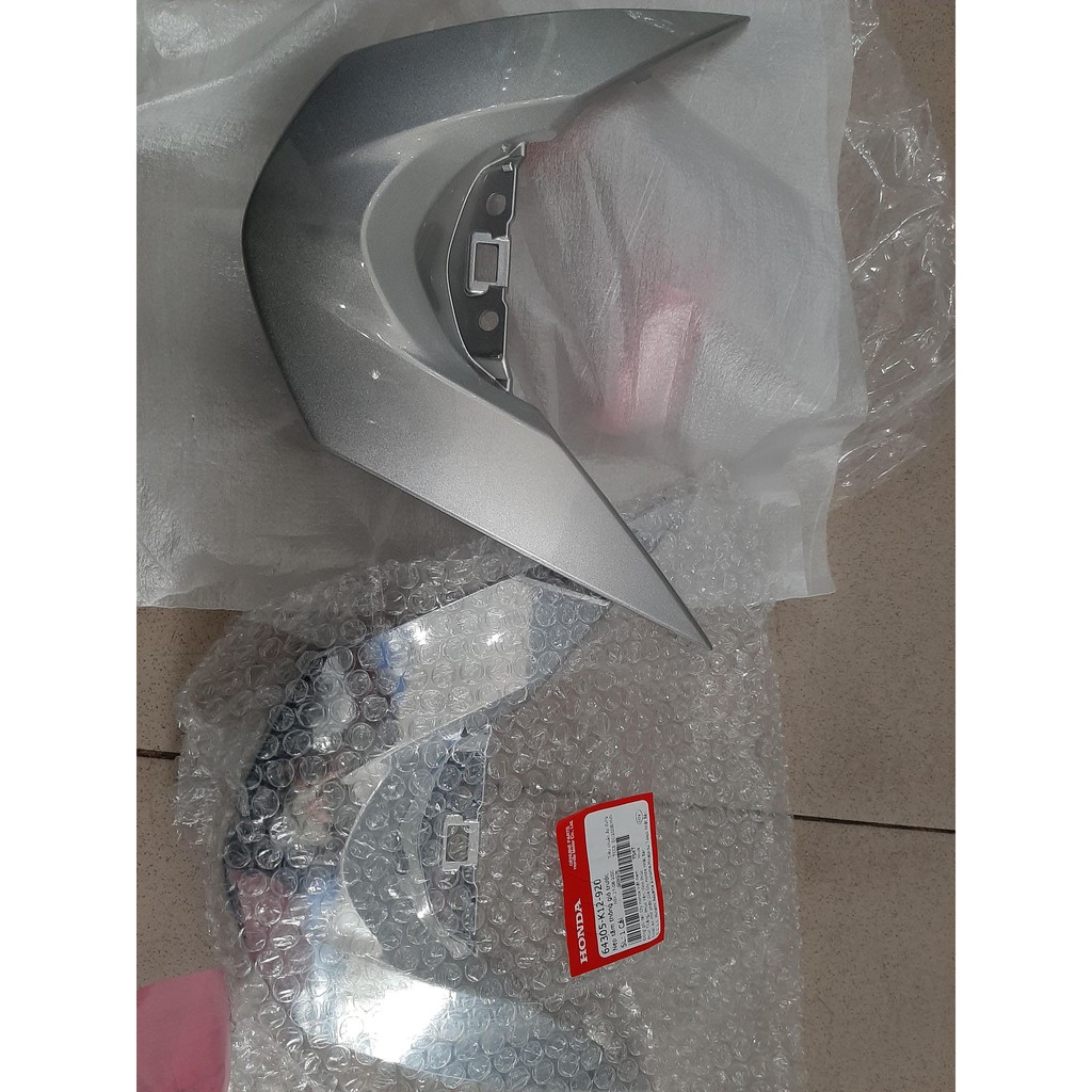 Nẹp tấm thông gió trước chữ v dưới mặt nạ lead 125 2013-2016 honda