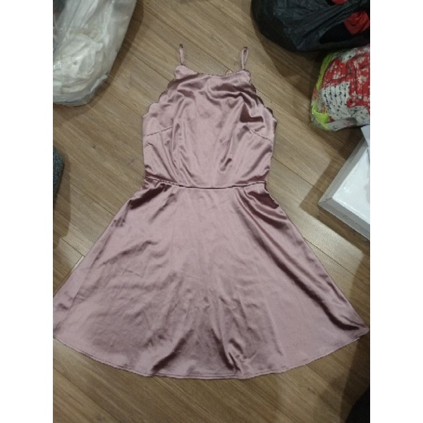 Đầm satin lụa xoè VNXK bẹt vai cổ yếm hai dây xuất khẩu dư xịn đi tiệc party prom