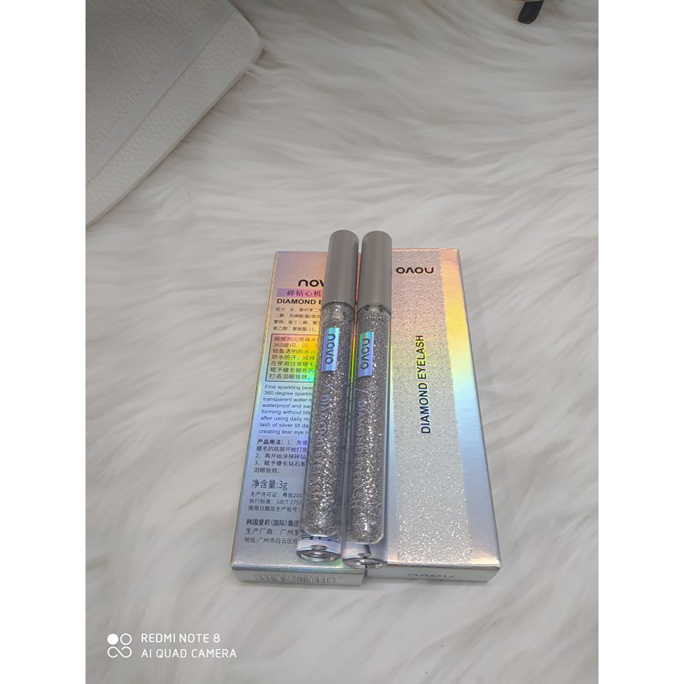 Mascara chuốt mi óng ánh kim tuyến hot hit