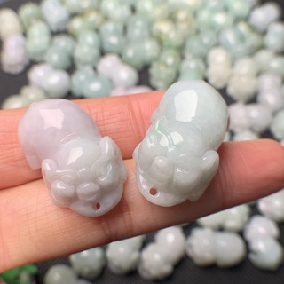 Lợn đeo cổ Ngọc phỉ thuý Ngọc thiêng
