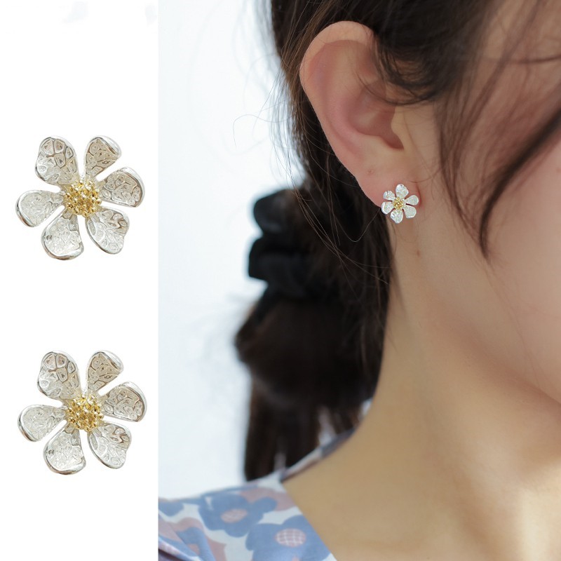 Khuyên Tai Thiết Kế Hình Hoa Cúc Nhỏ Dễ Thương A784