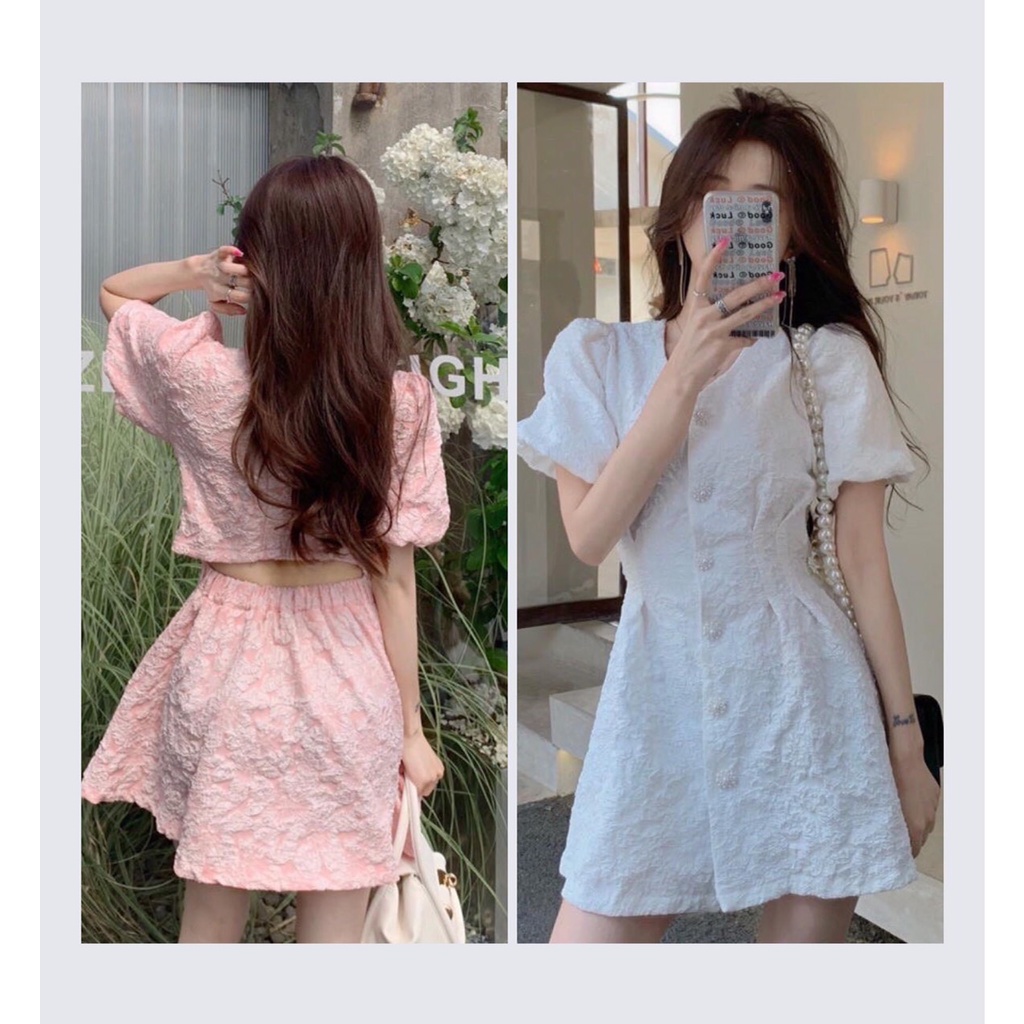 Váy cổ V hở lưng họa tiết dập nổi cúc đá hàng thiết kế