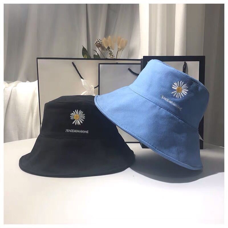 Mũ bucket  Peaceminusone hoa cúc thiếu cánh