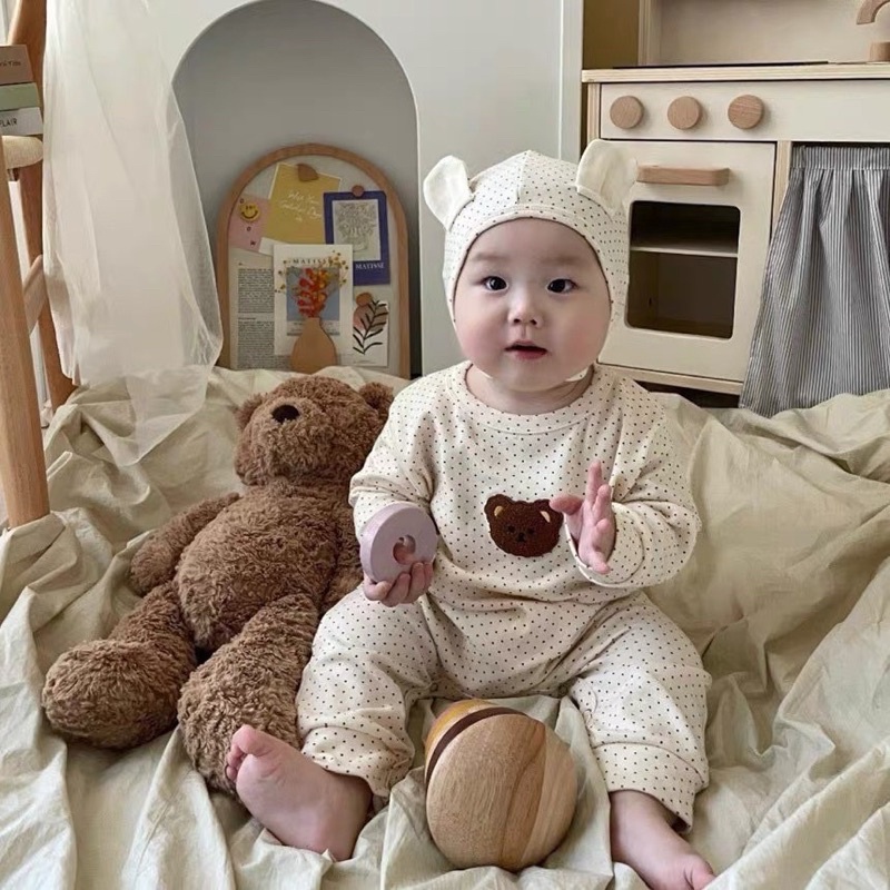 Body chấm bi mặt gấu nâu kèm mũ cho bé