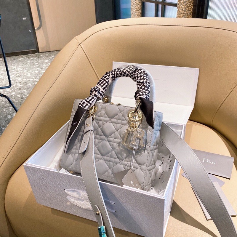 Túi xách lady da bò bản tag bạc sz 20