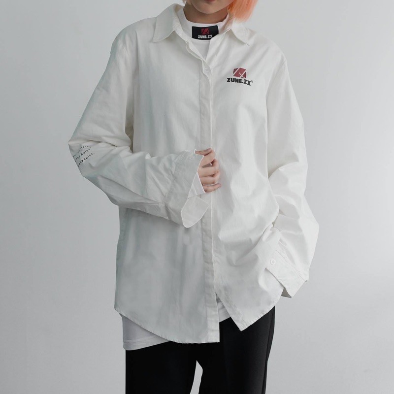 MINIMALIST SHIRT - WHITE (Áo sơ mi trắng in logo ZUNEZX) | BigBuy360 - bigbuy360.vn