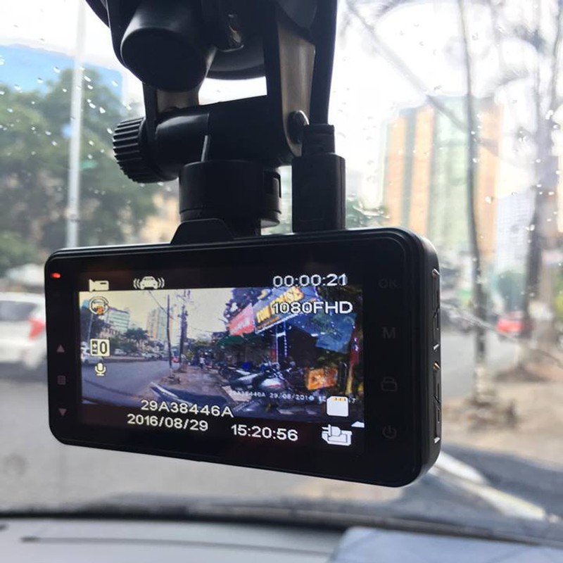 (Xe) Camera Hành Trình Carcam Roga X650 + Thẻ 16G + Tẩu SẠc Thông Minh 3IN1 .