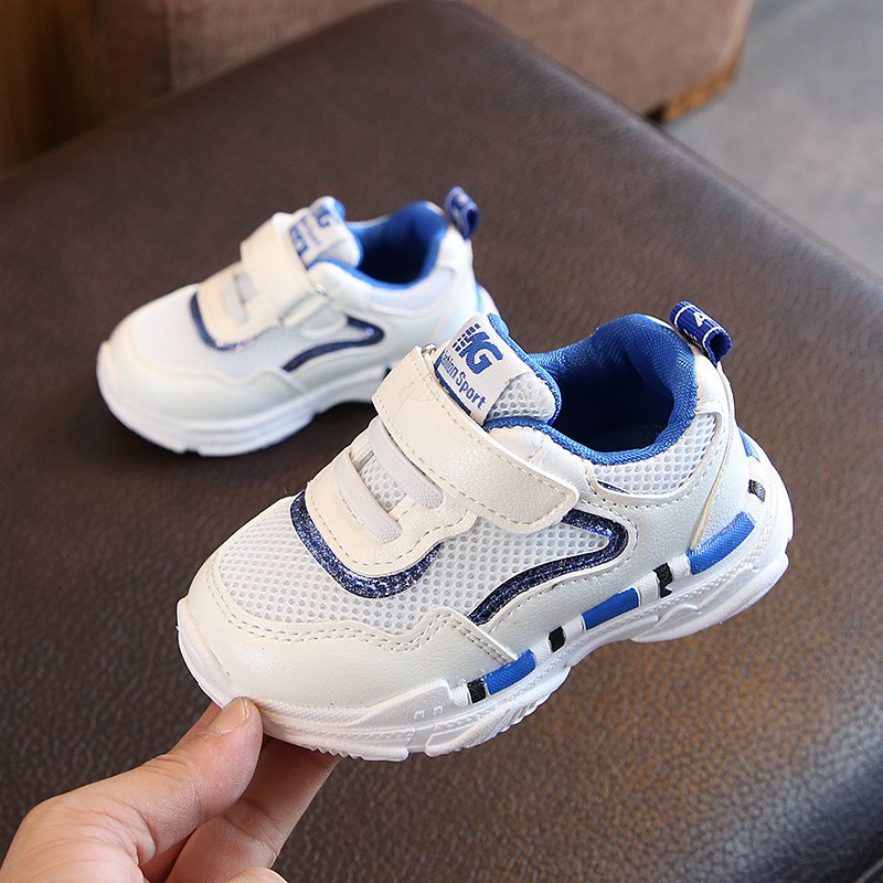 Giày sneaker thoáng khí dễ thương cho bé