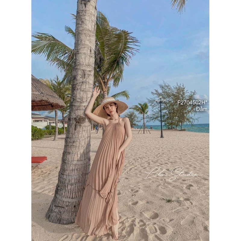 Đầm maxi tầng dập ly cổ yếm hở lưng | BigBuy360 - bigbuy360.vn