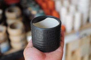 CHẬU TRỤ MEN KẺ GẠCH
