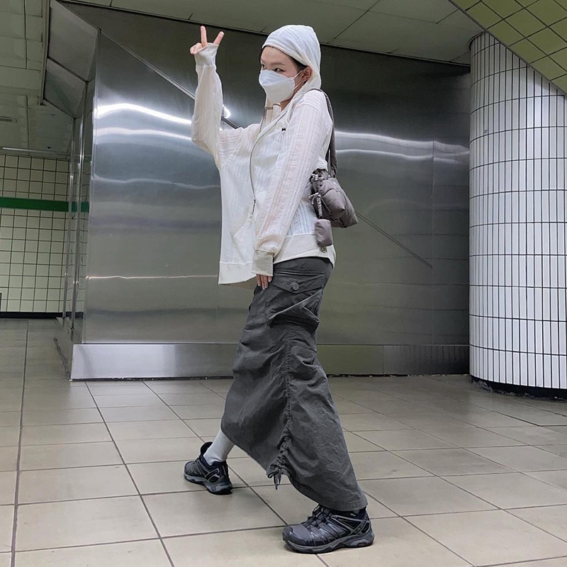 Chân Váy Dài Xẻ Tà Xếp Ly Có Túi Màu Sắc Cá Tính Quyến Rũ Cho Nữ