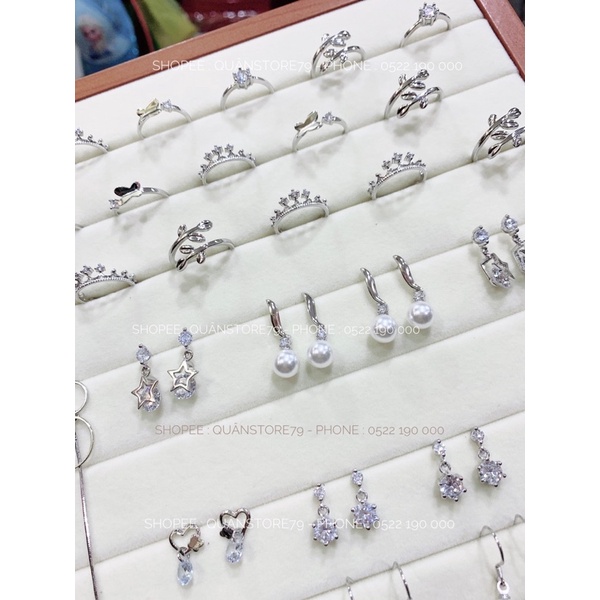 Kệ để nhẫn, hoa tai trang trí shop