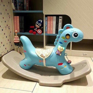 Ngựa bập bênh có nhạc cho bé