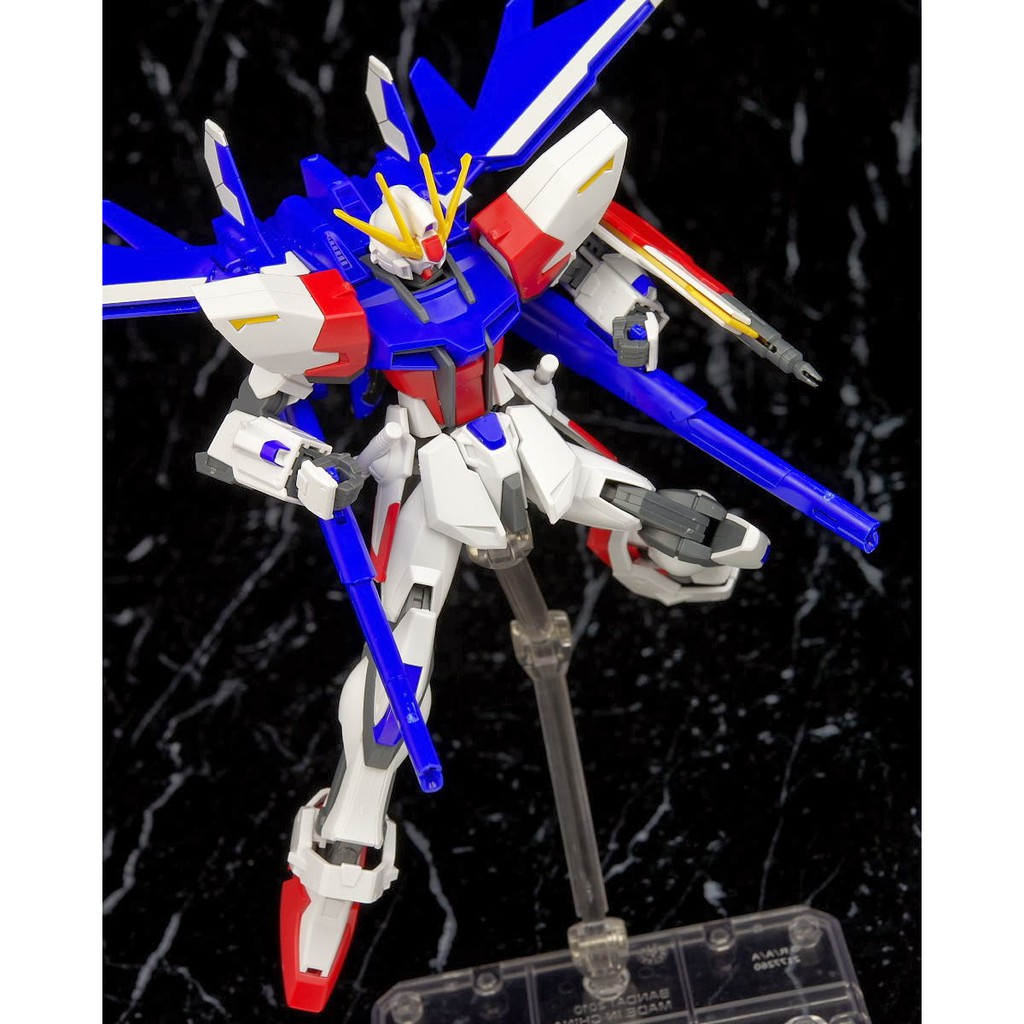 Mô hình lắp ráp Gundam Bandai HGBF 001 Build Strike Gundam Full Package