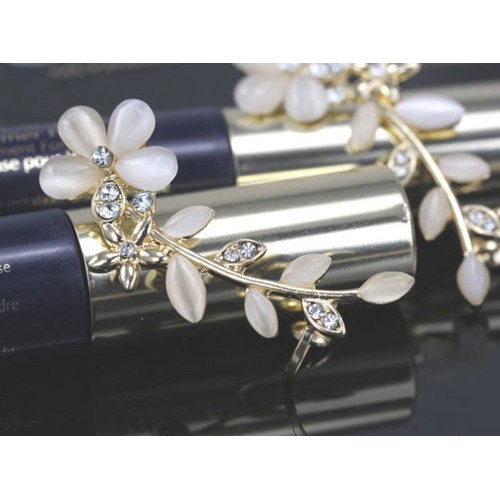 Khuyên vành tai hình hoa đính đá pha lê nhã nhặn