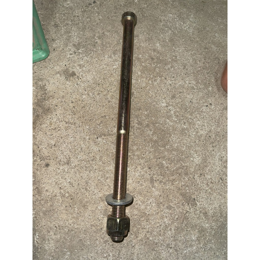 Sản phẩm gia đình làm: Bu lông sang ran 14 dài 26cm vàng