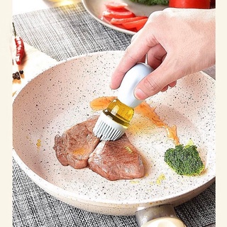 Bình Đựng Dầu Ăn 2in1 Kèm Chổi