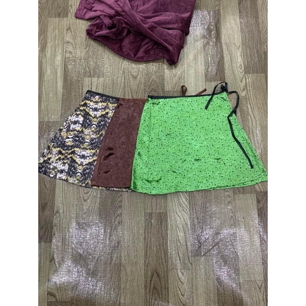 Chân váy nhung urban outfitters xuất xịn