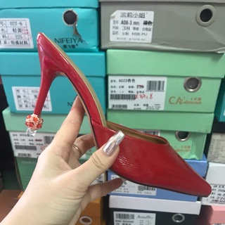 Giày sục cao gót 7p. đỏ size 37