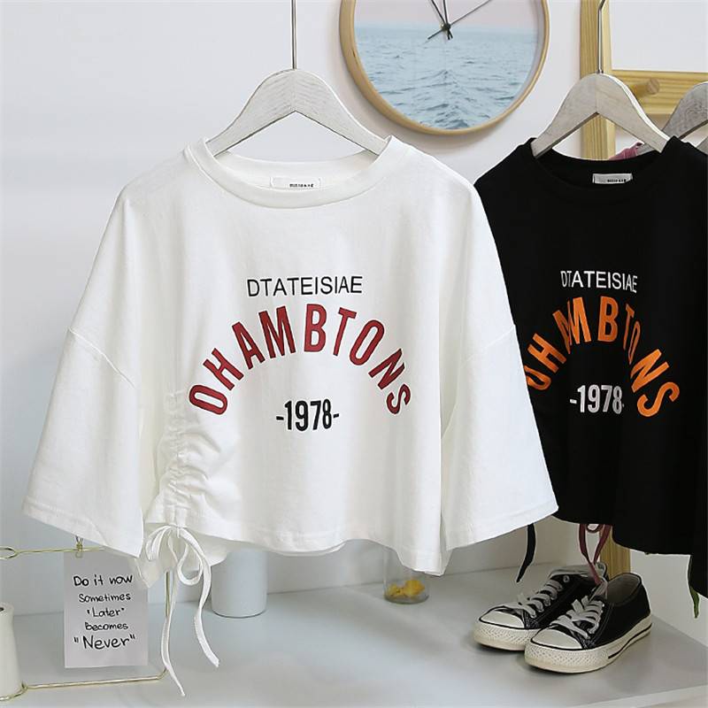 Áo Thun Crop Top Tay Ngắn Cổ Tròn In Chữ Thời Trang Hàn Quốc 2022 Thiết kế cảm giác khí chất dây rút ngắn hàng đầu