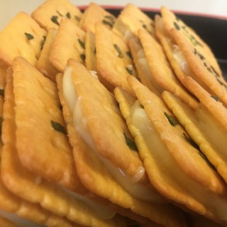 Bánh hành kẹp kẹo