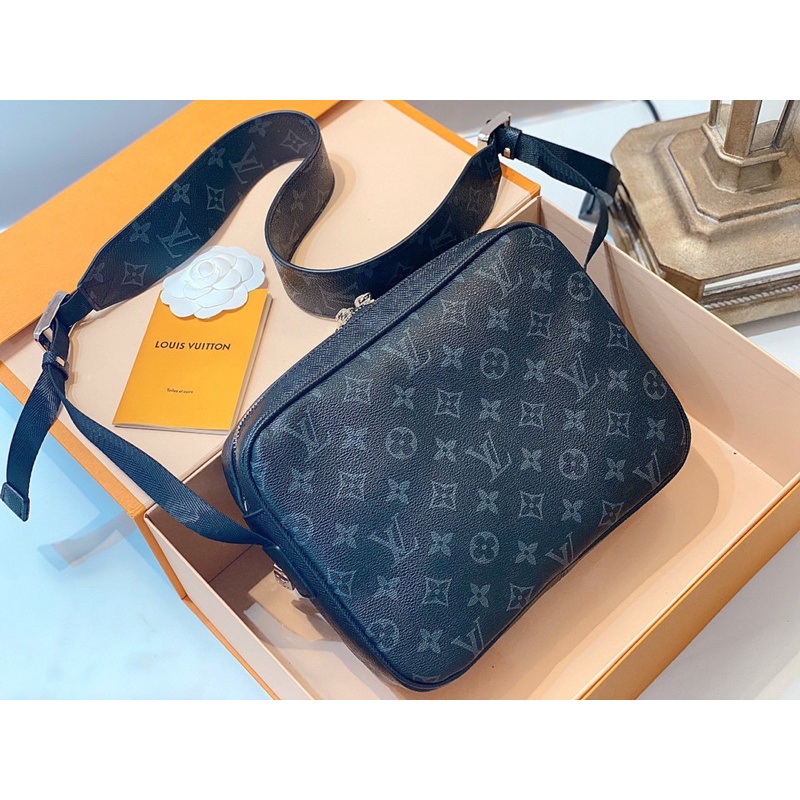 TÚI ĐEO CHÉO NAM NỮ UNISEX L.V MESSENGER SUPER VIP SIZE 25 FULLBOX SMANO_BAGS