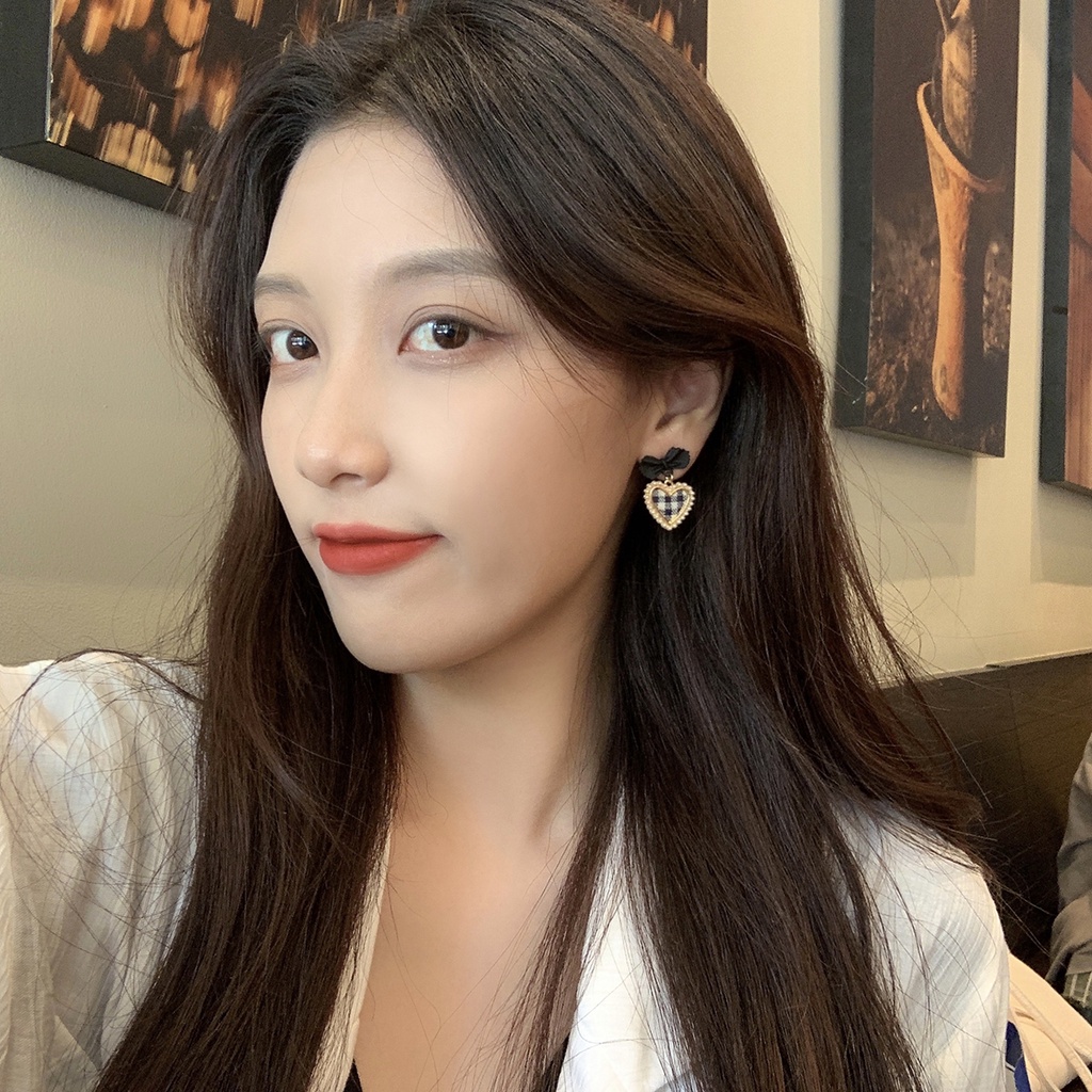 Khuyên tai kẹp không bấm lỗ chốt cố định K028 bằng hợp kim phủ màu hình trái tim sọc caro dáng midi Leous Accessories