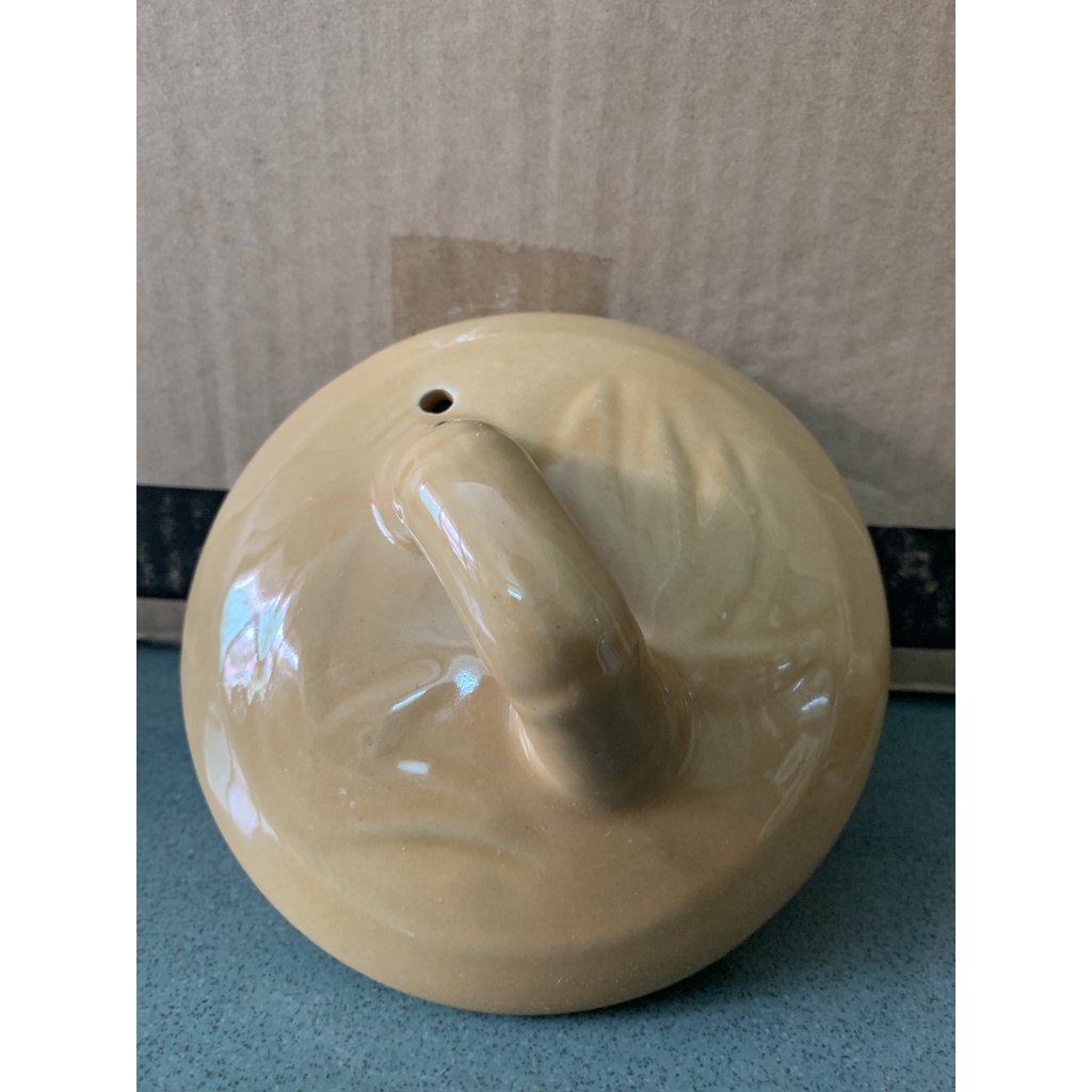 Nắp ấm của ấm sắc thuốc