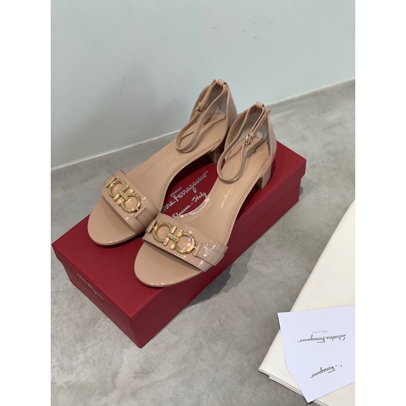 giày đế cao khóa móng ngựa với đôi xăng đan gót dày nhỏ nhắn đế 4.5cm