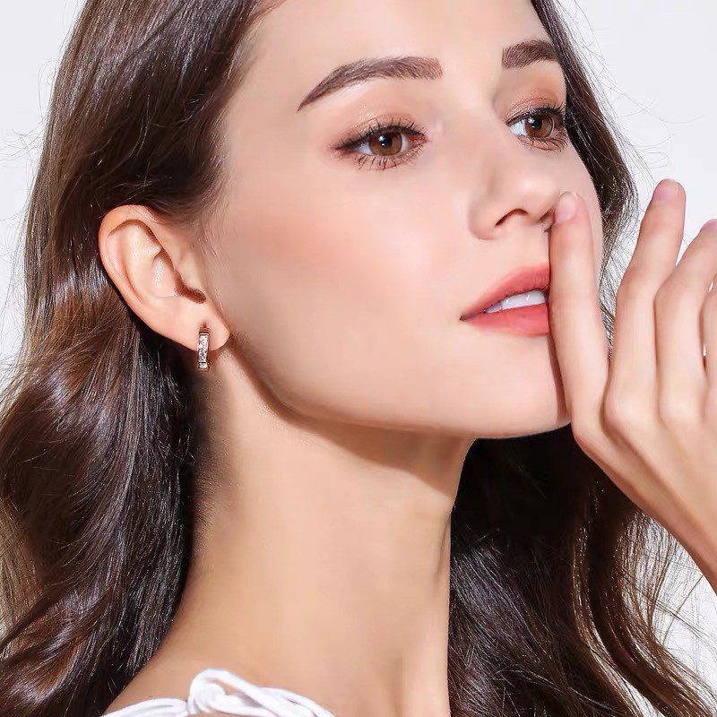 Khuyên tai thép titan mạ vàng hồng 18K chống dị ứng hình tròn đính đá zircon một nửa phong cách Hàn Quốc
