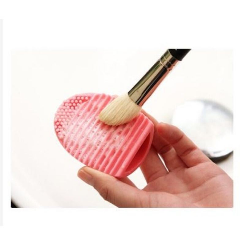 Dụng cụ vệ sinh cọ trang điểm silicone tiện lợi