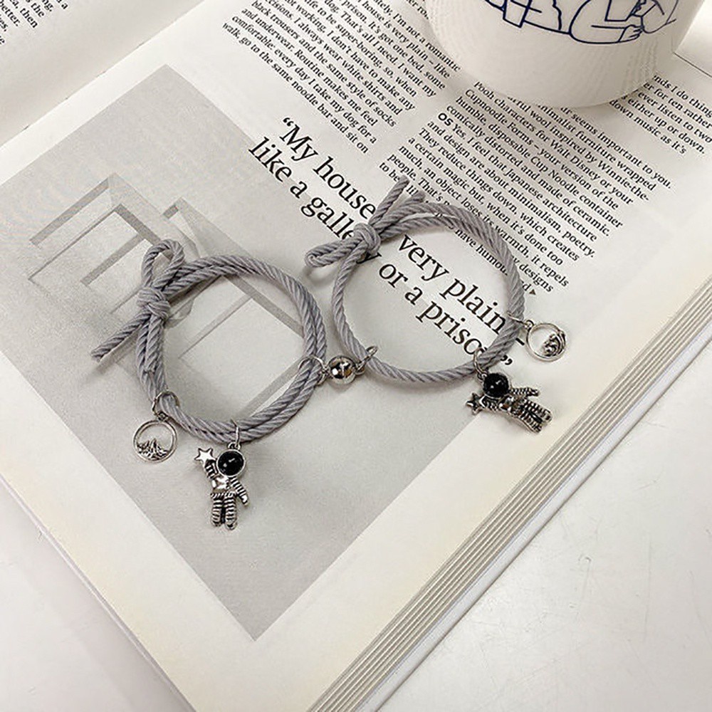 Cặp vòng tay dây bện mặt phi hành gia có nam châm hút nhau nhiều màu tùy chọn dành cho cặp đôi | BigBuy360 - bigbuy360.vn