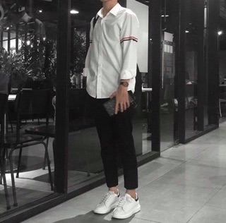 sơ mi trắng sọc ở tay