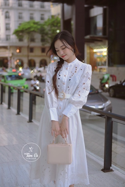 Váy trắng dập lỗ có sẵn (ảnh thật)