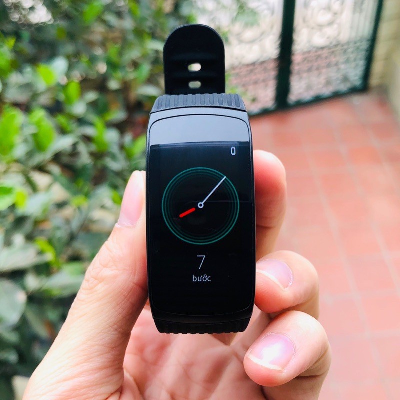 Vòng đeo tay thông minh Samsung Gear Fit2 Pro - Hàng chính hãng