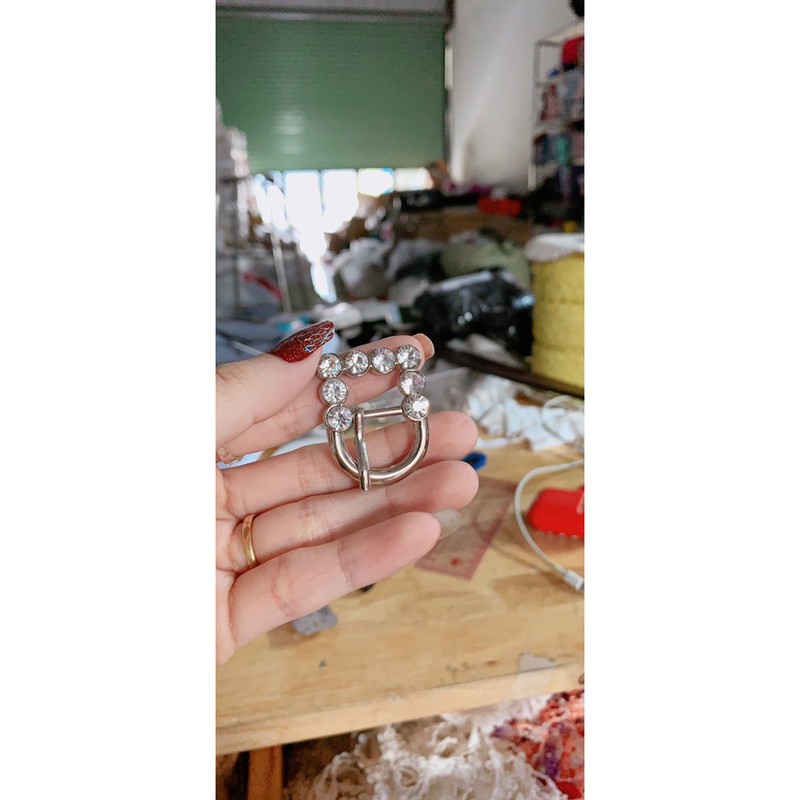 Chốt trang trí đính đá sang trọng