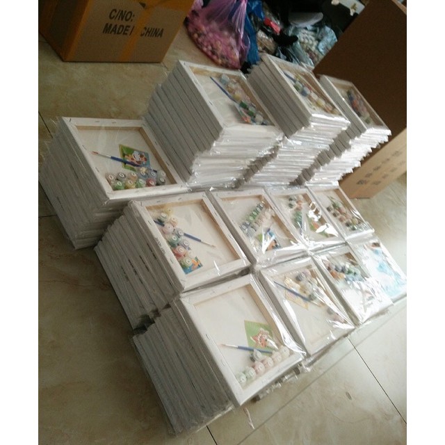 Tranh sơn dầu số hoá đã căng khung-Tranh tô màu theo số mini khổ 20x20cm cho bé (được chọn mẫu) | BigBuy360 - bigbuy360.vn
