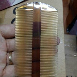 Lược dầy chải chí (chấy)