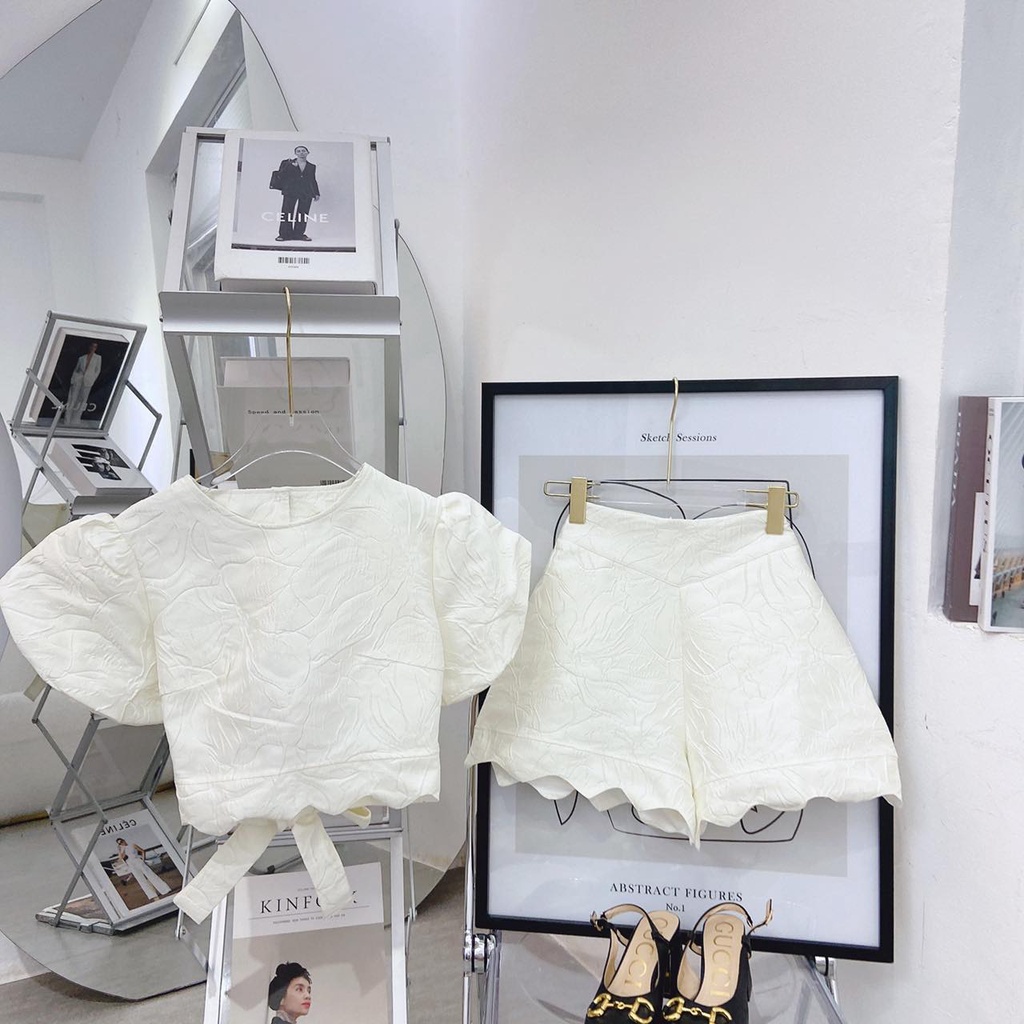 SET ÁO HOA NỔI TRẮNG CUTOUT LƯNG NƠ + SHORT GỢN SÓNG