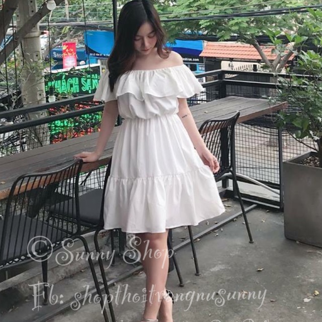 Đầm xoè trễ vai