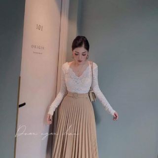 Chân váy xếp ly kèm nịt
