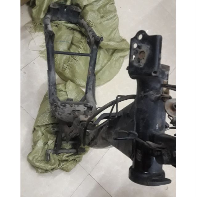 Khung sườn wa hay rs rin rã xe.Còn nguyên xi rin,có trầy .