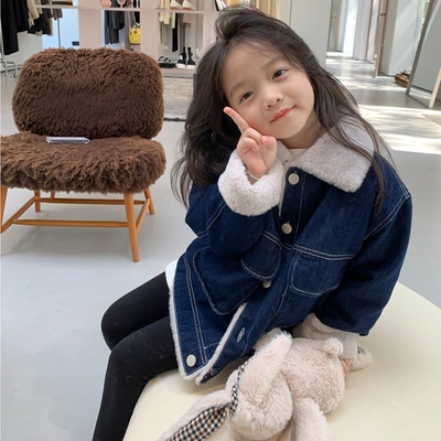 Áo khoác denim lót lông mềm thời trang cho bé